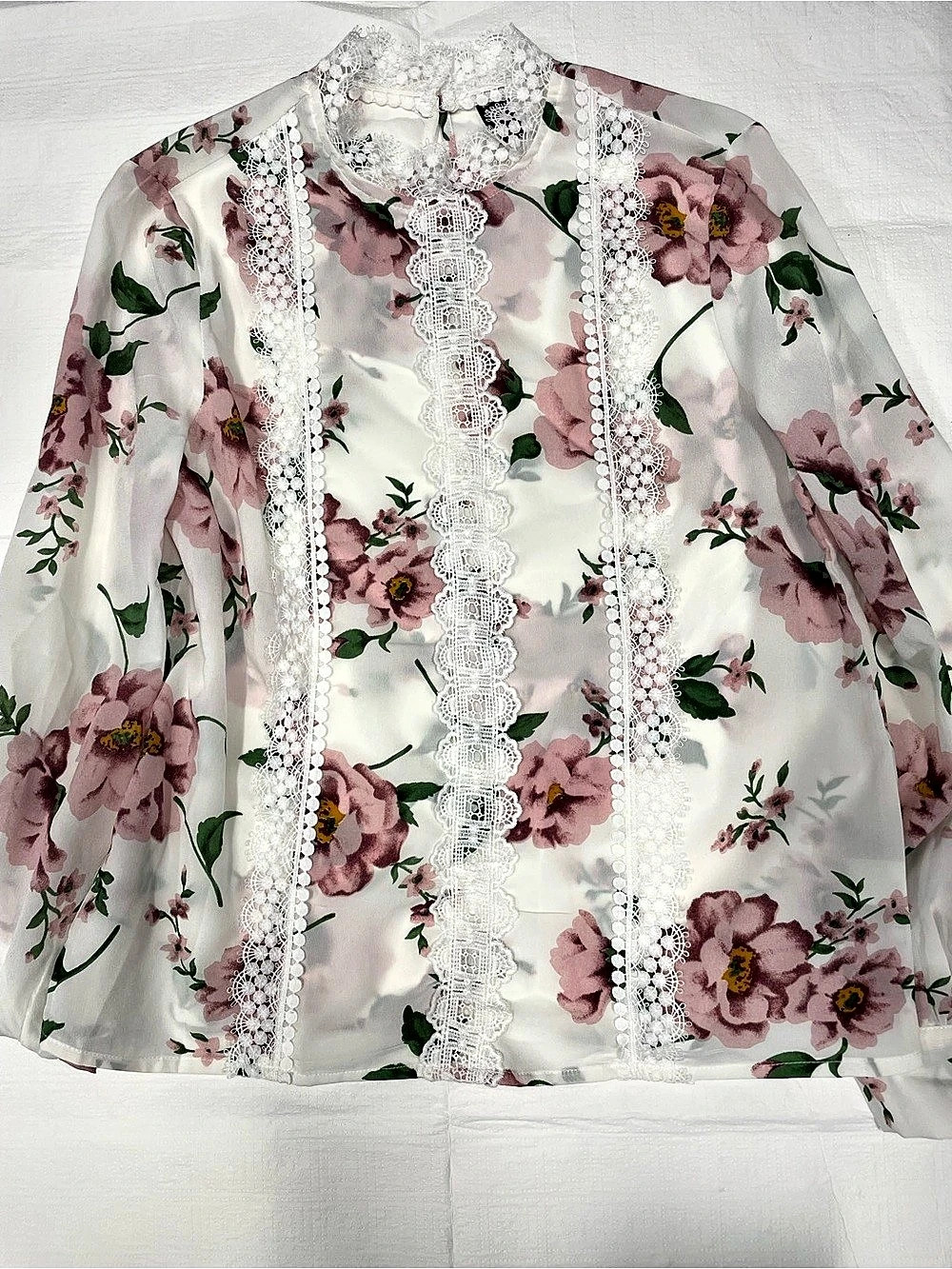 SHEIN Floral Lace Trim Blouse in Pink & White